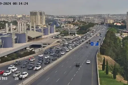 Bakının bir sıra yollarında sıxlıq var - SİYAHI
