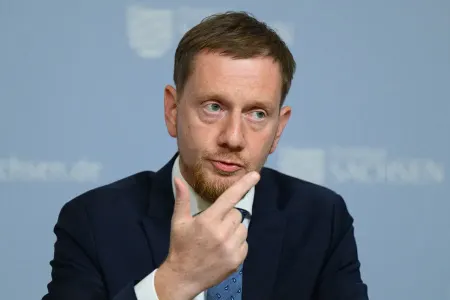 Almaniya Ukraynaya yardımın dayandırılmasının tərəfdarıdır