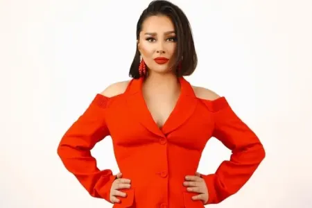 İzləyicisinə 100 manat verdi