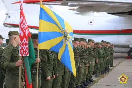 Belarus hərbi qulluqçuları təlimlər üçün Rusiyaya uçdu