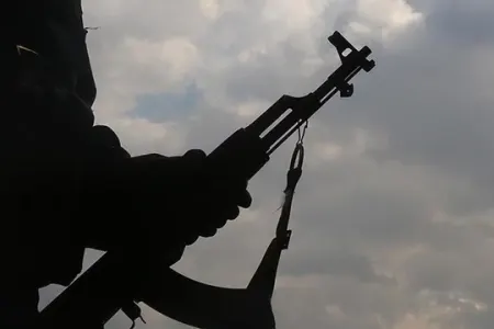 Sərnişin avtobusuna silahlı hücum: - Ölənlər var