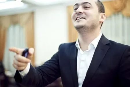 Emil Bədəlov yeni doğulan qızının üzünü göstərdi - FOTO