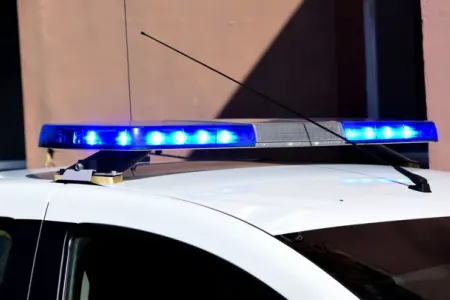 Oteldə dava salaraq polisi - VURDU