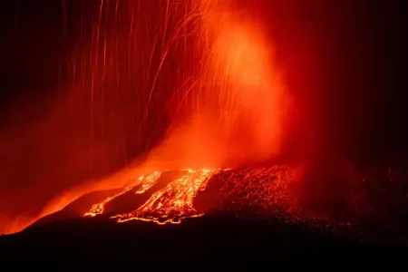 Etna dağı yenidən kül və lava - püskürdü