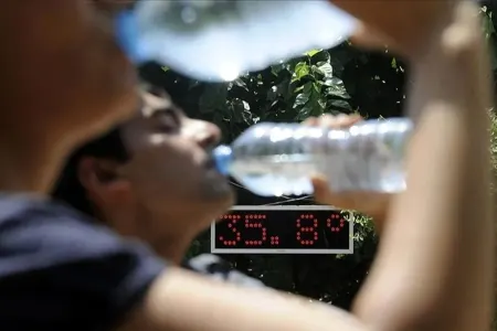 İsti havalarda yaşlılar və xroniki xəstələrə su tövsiyəsi - Gündə 2.5 lt