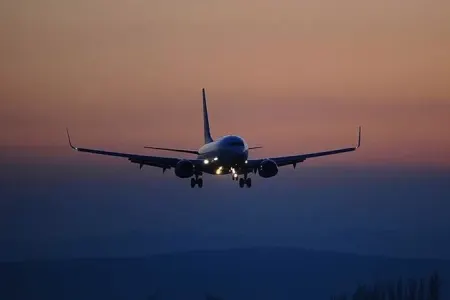 Təyyarə təcili eniş etdi - ƏTRAFLI