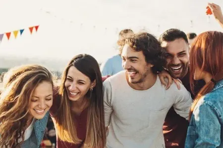 Həyatınızda olmalı olan - 10 dost tipi