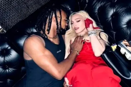 66 yaşlı Madonnanın 28 yaşlı sevgilisi ilə tətil keyfi