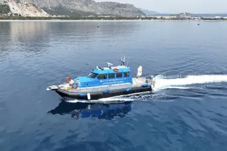 Dənizdə zibil toplama yarışı