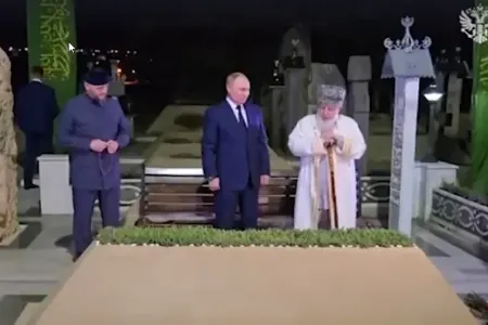 Putin Çeçenistanda onun məzarını ziyarət etdi - VİDEO