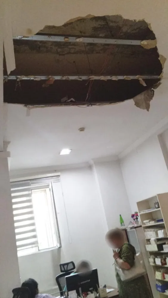 Bakıda poliklinikanın tavanı çökdü - FOTO
