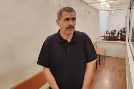 Bakıda qonşusuna lüt şəkillərini göndərən qadının atasından - DƏHŞƏTLİ ƏMƏL - VİDEO