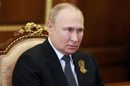 Putin hədiyyə edilən Quranı öpərək qəbul etdi - ANBAAN VİDEO