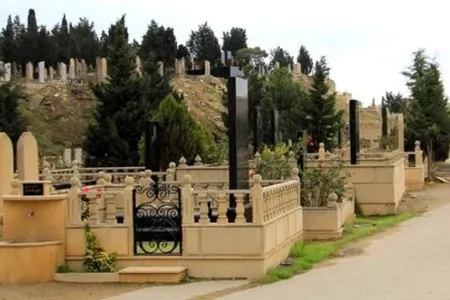 Azərbaycanlı məşhur anasının məzarında gördüyündən - DƏHŞƏTƏ GƏLDİ