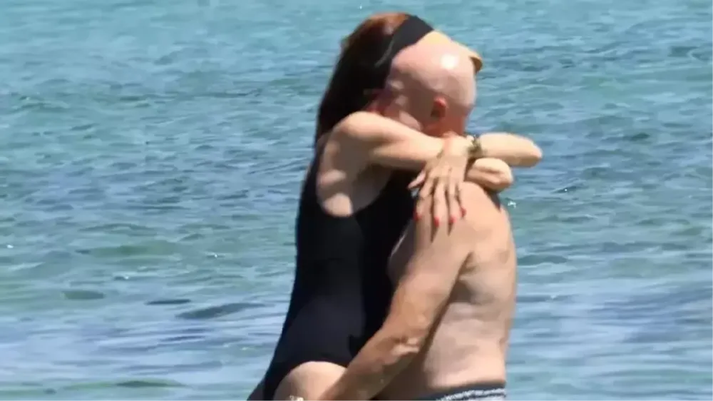 "Kurtlar Vadisi Pusu"nun aktrisası sevgilisi ilə dənizdə - FOTO