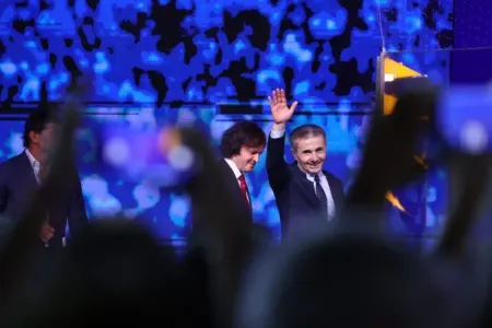 İvanişvilinin sui-qəsd qorxusu: - Xalqın qarşısına zirehlənib çıxdı