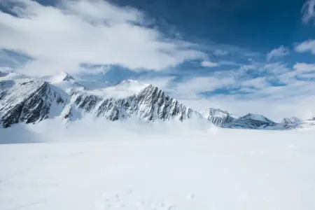 Antarktida okeanların altından yenidən üzə çıxmağa başladı