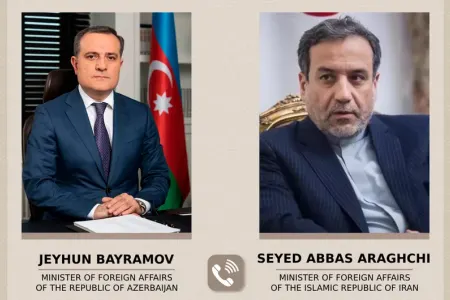 Ceyhun Bayramov iranlı həmkarı ilə regional məsələləri müzakirə etdi