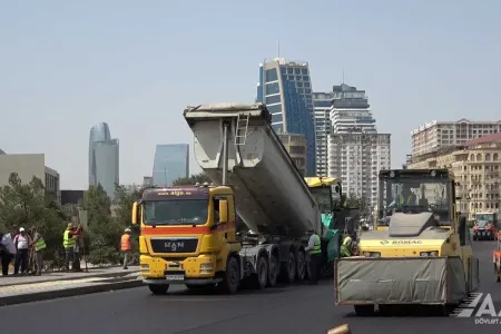 8 Noyabr prospektində təmir işləri davam edir