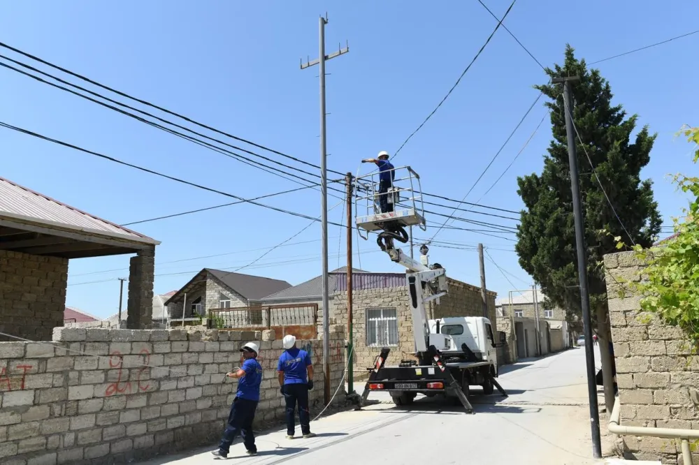 “Azərişıq” ASC Binə qəsəbəsində yenidənqurma işlərini davam etdirir