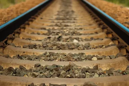 Sürət qatarı traktora ÇIRPILDI - YARALILAR VAR