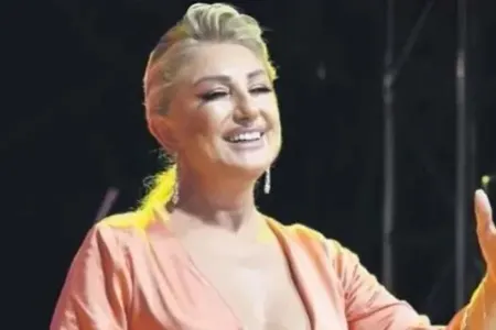 Məşhur müğənninin geyimi səs-küyə - SƏBƏB OLDU