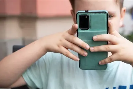 15 yaşdan kiçik uşaqlar üçün mobil telefonlar - QADAĞAN EDİLDİ