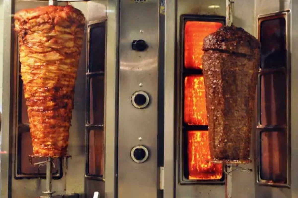 Bakıda çiy dönər emalı müəssisəsi bağlandı