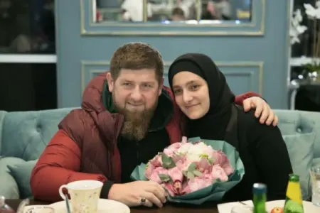 Kadırovun qızları Avropaya fərqli soyadla pasportla gediblər - KİV