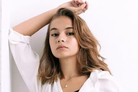 33 yaşlı modeli ürəyindən bıçaqla vurub öldürdülər