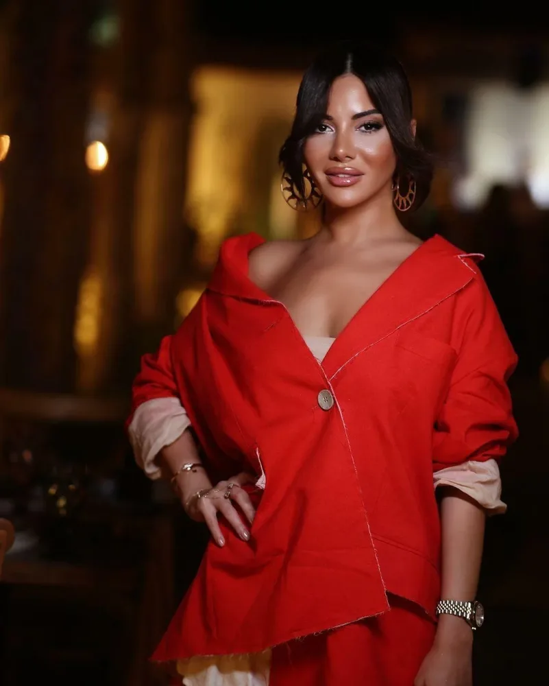 Aysel Əlizadə cazibədar FOTOLARını elə bir qeydlə paylaşdı ki...