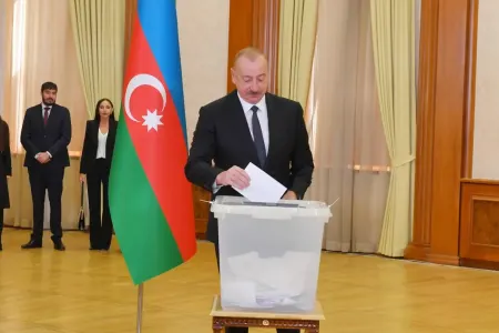 Prezident və ailəsi səs verdi