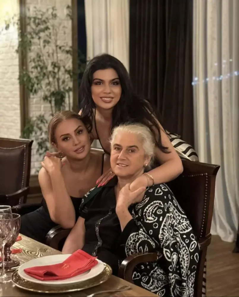 Roza Zərgərli ilk dəfə anasını paylaşdı - FOTO