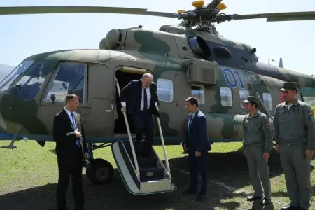 Paşinyan helikopterlə Azərbaycanla sərhəddə getdi