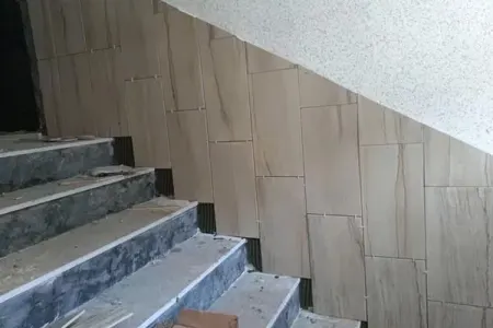 Xırdalanda yaşayış binasının pilləkəni çökdü: - Xəsarət alanlar var - VIDEO