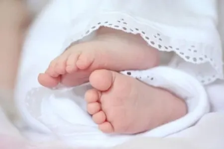 Yeni doğulmuş körpəni zibilliyə atdı