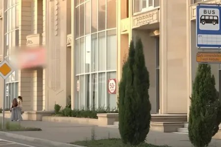 Bakıda sürücüləri çaş-baş qoyan parklanma nişanları - – VİDEO