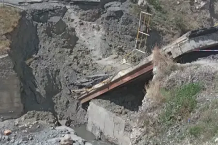 Quba-Xınalıq yolundakı körpü uçub - FOTO