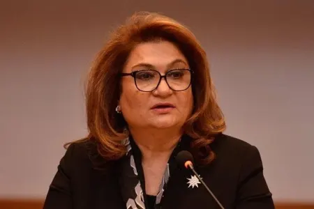 Hicran Hüseynova 10 minlik çantasından - DANIŞDI - FOTO