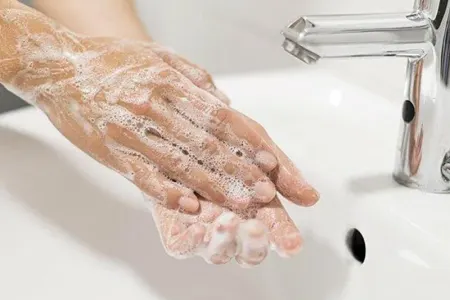 Tualetdən istifadə etdikdən sonra əllərinizi yumasanız... - Həkimdən SOS