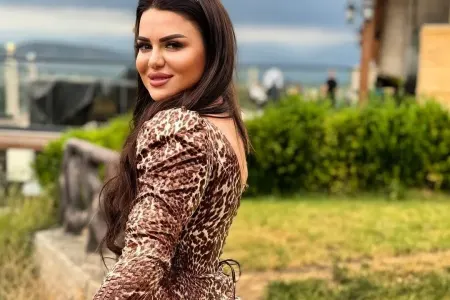 Tanınmış azərbaycanlı aparıcıya iş adamı - LÜKS AVTOMOBİL hədiyyə etdi