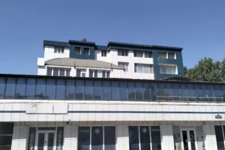 Məşhur klinikanın direktorunun ölkədən çıxışına qadağa QOYULDU