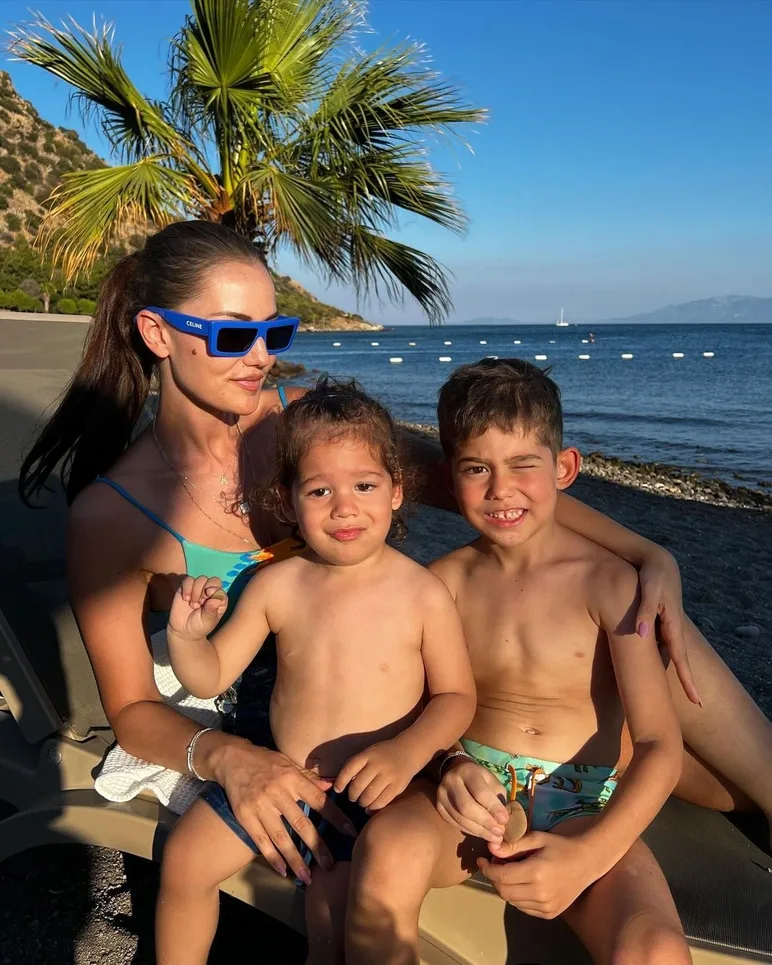 Məşhur aktrisadan - TƏTİL ŞƏKİLLƏRİ