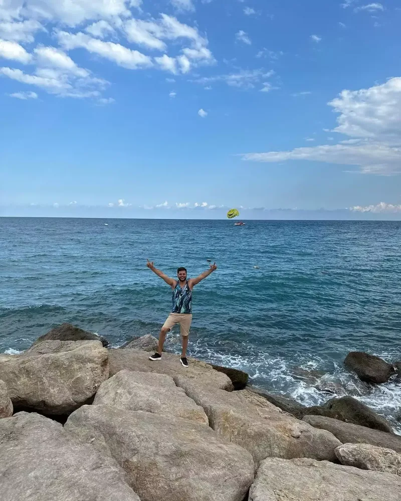 Dəniz qırağında Zaur…