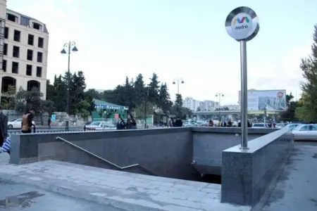 Mağazalar bağlandı: Metronun “20 Yanvar” stansiyası - zibil altında qaldı - ŞOK VİDEO