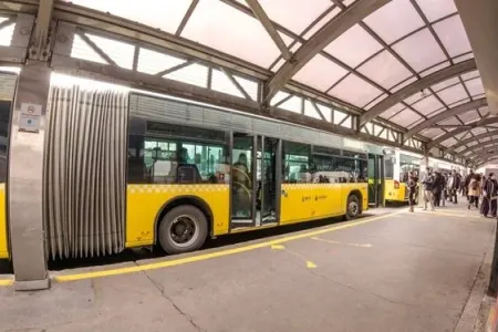 İstanbulda metrobus yanğını - SON DƏQİQƏ