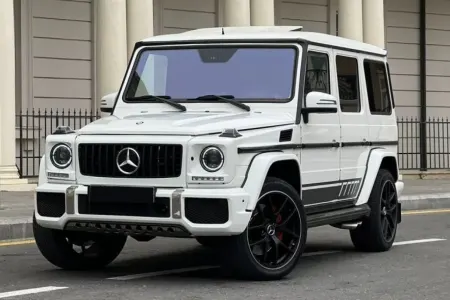 “Gelandewagen” yeraltı keçidə - DÜŞDÜ