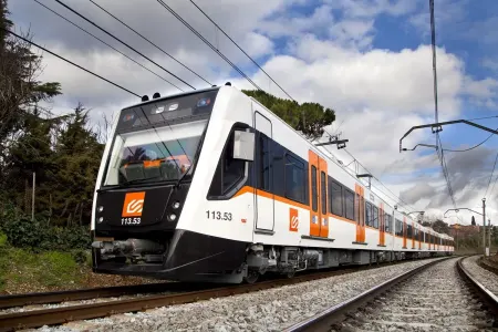 Elektrik qatarı ilə yük maşını - TOQQUŞDU