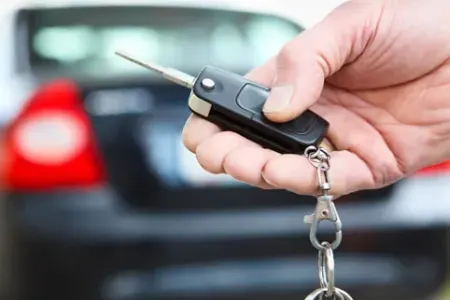 Sevdiyi qıza maşın hədiyyə etməsinə peşman oldu - VİDEO