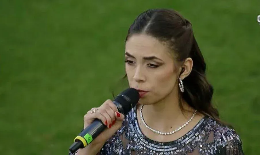 Slovakiyada Azərbaycan himnini oxuyan qadın görün kimdir - FOTO